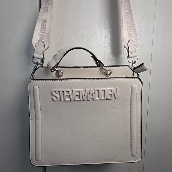 Steve Madden Handbags - Steve Madden White Embossed Logo Crossbody Bag Adjustable Strap city Scandi Chic